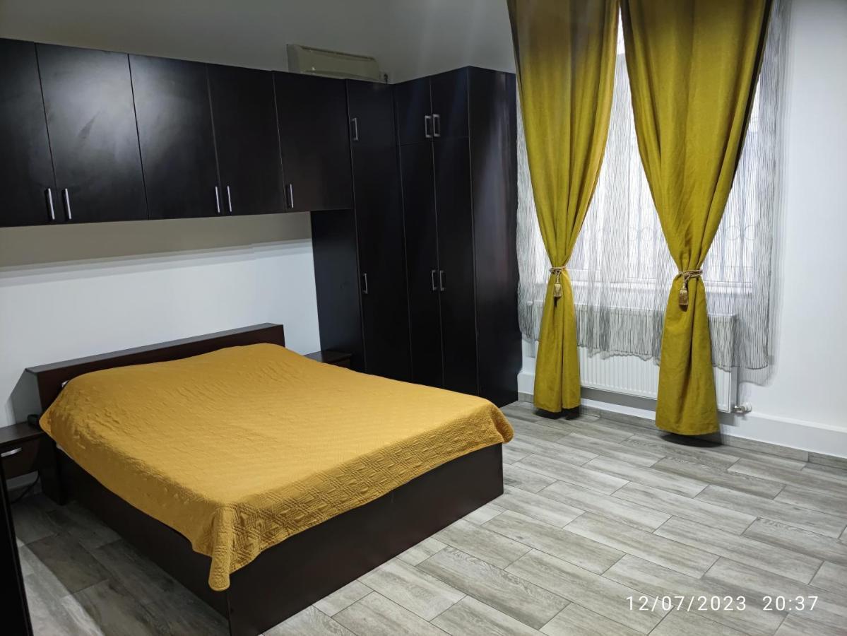 Christie'S 2 Central Apartment Bucharest Exterior photo