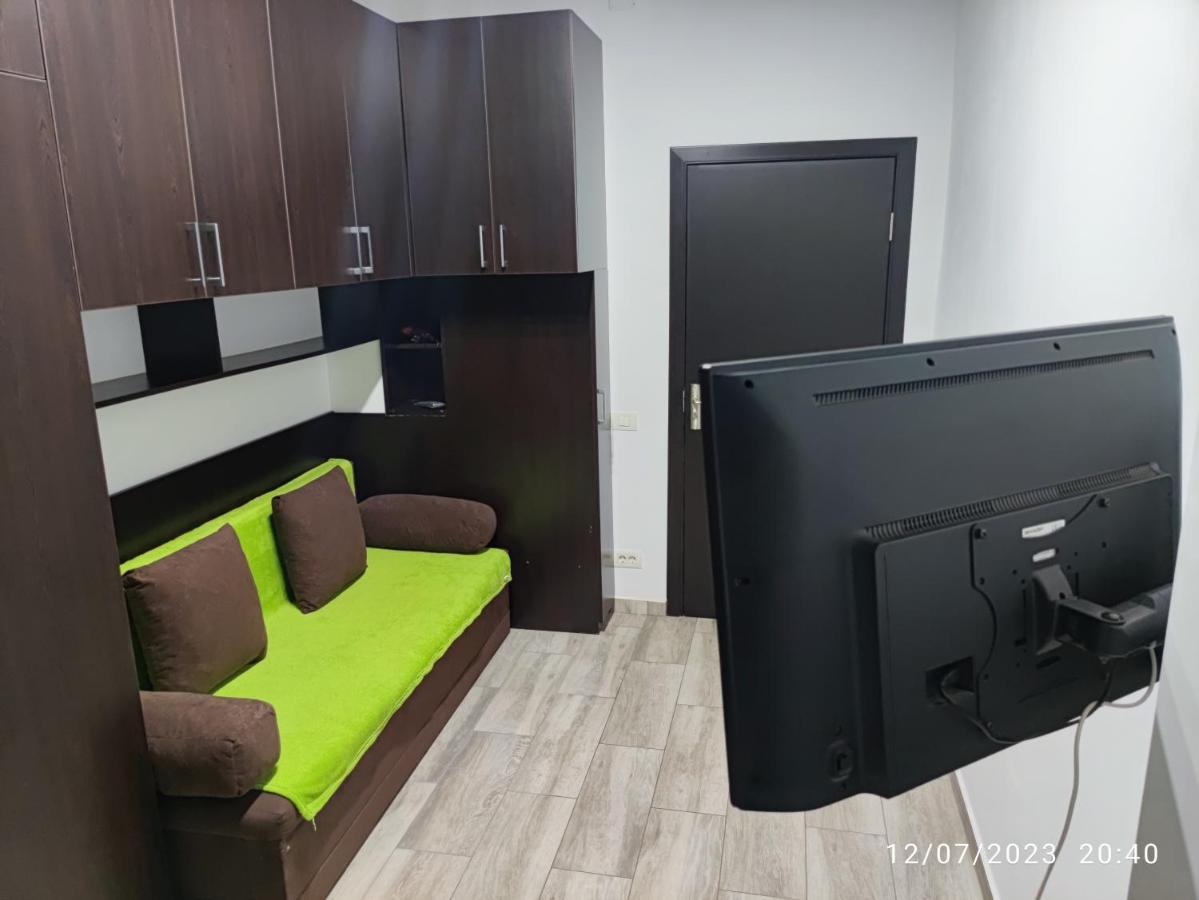 Christie'S 2 Central Apartment Bucharest Exterior photo